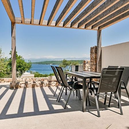 Apartment Flori With Sea View Malinska Exterior photo